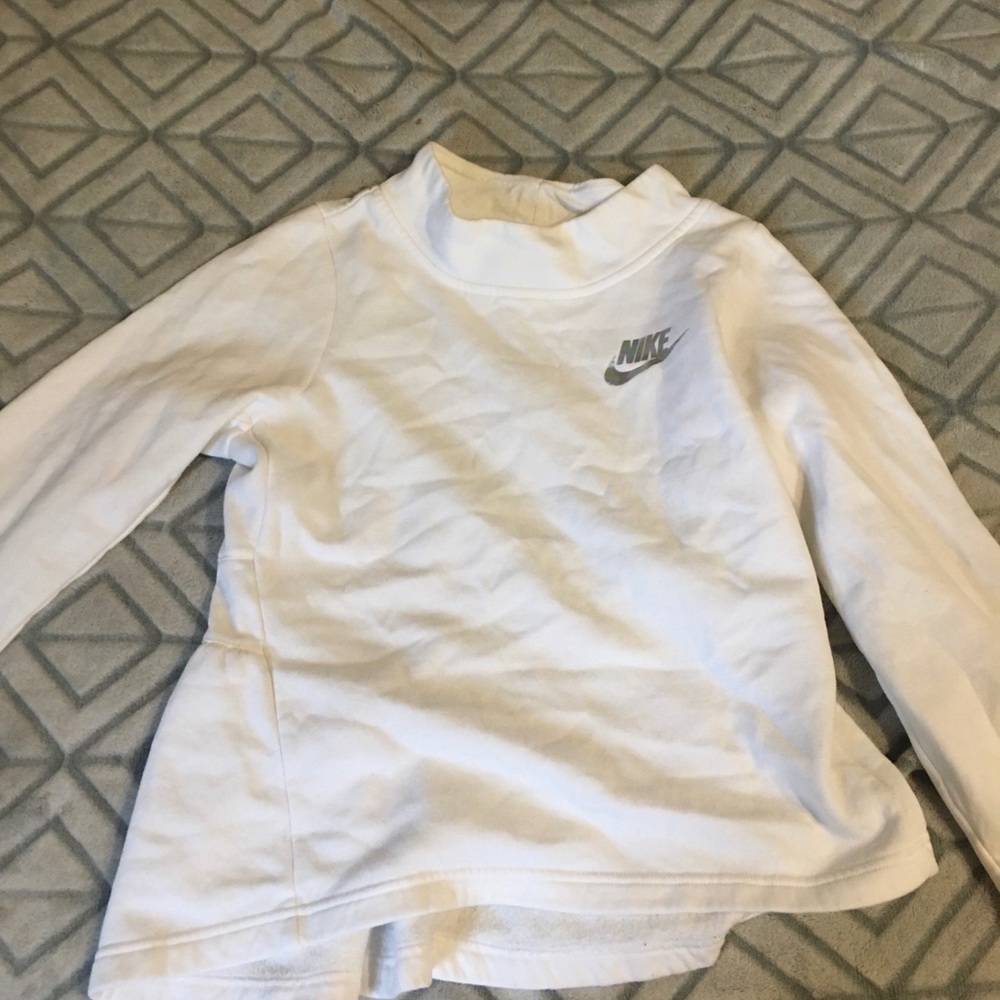 White nike sweet shirt